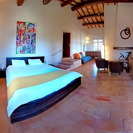 Maison Catalina Bed & Breakfast